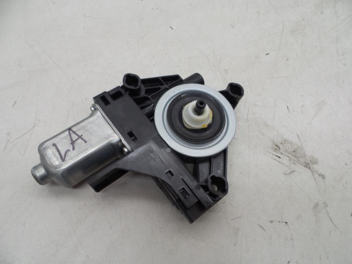 Usados Motor de ventanilla de puerta Volvo XC60 I (DZ) 2.4 D3/D4 20V AWD Precio € 40,00 Norma de margen ofrecido por Auto Demontage Elferink B.V.