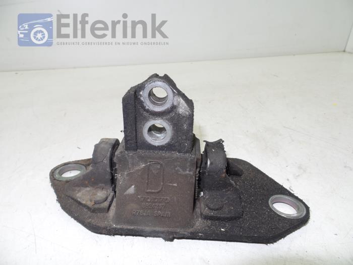 Engine mount from a Volvo S60 I (RS/HV) 2.4 D5 20V 2006