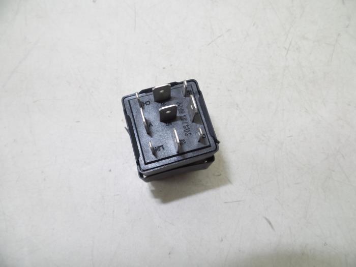 Relay Volvo XC60 2.4 D5 20V AWD Geartronic - 31360218