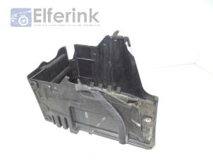 Używane Pojemnik na akumulator Volvo V60 I (FW/GW) 1.6 T3 16V Cena € 50,00 Procedura marży oferowane przez Auto Demontage Elferink B.V.