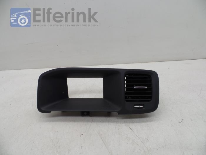 Middle console from a Volvo V60 I (FW/GW) 1.6 T3 16V 2011