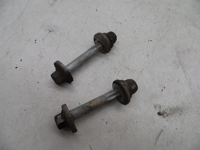 Gebrauchte Schraubenset Volvo V60 I (FW/GW) 1.6 T3 16V Preis € 25,00 Margenregelung angeboten von Auto Demontage Elferink B.V.