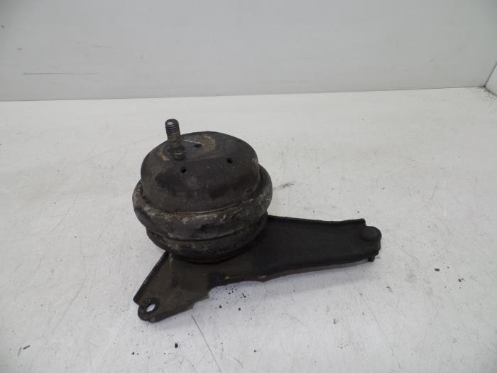Usagé Support moteur Volvo 740 2.4 GLE Prix € 25,00 Règlement à la marge proposé par Auto Demontage Elferink B.V.