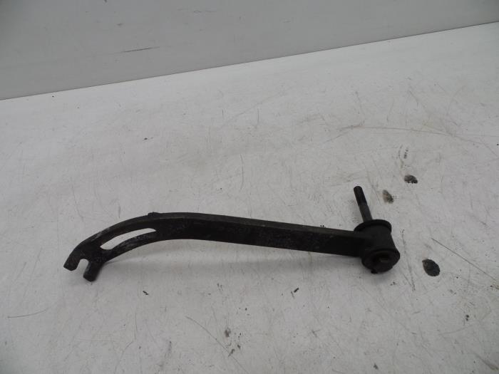 Usagé Support dynamo bas Saab 900 I Combi Coupé 2.0 GLI,GLE Prix € 25,00 Règlement à la marge proposé par Auto Demontage Elferink B.V.