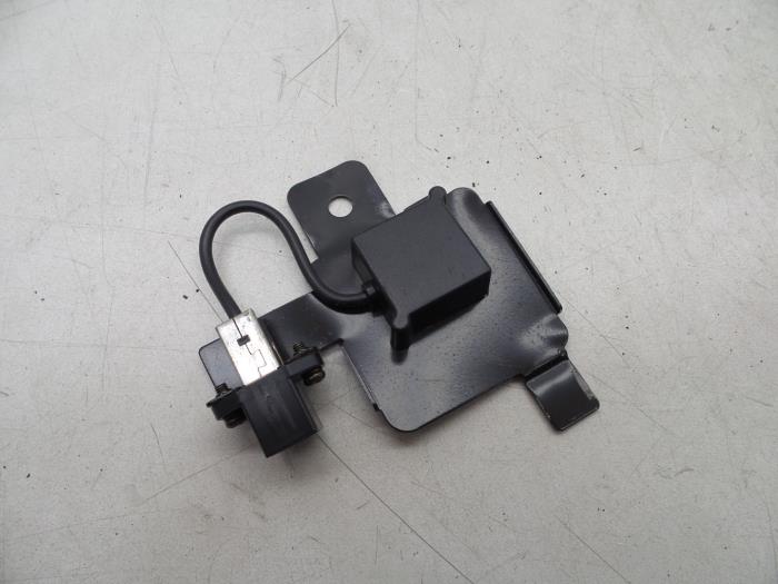 Używane Antena GPS Volvo S60 I (RS/HV) 2.4 T5 20V Cena € 25,00 Procedura marży oferowane przez Auto Demontage Elferink B.V.