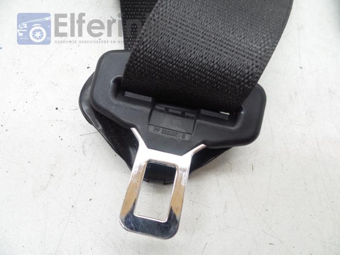Front seatbelt, right from a Opel Corsa D 1.3 CDTi 16V ecoFLEX 2010
