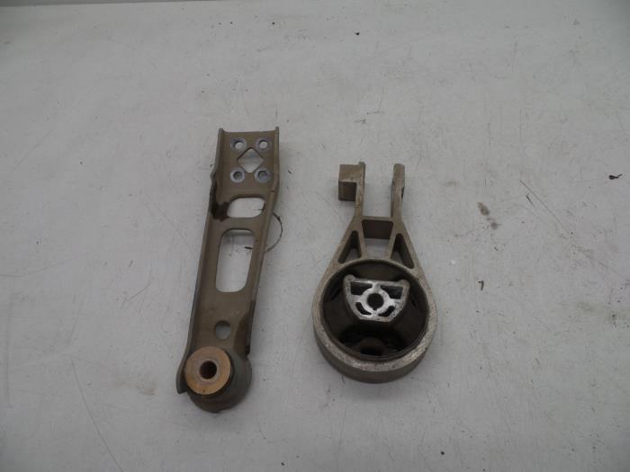 Gebrauchte Motorlager Opel Corsa D 1.3 CDTi 16V ecoFLEX Preis € 40,00 Margenregelung angeboten von Auto Demontage Elferink B.V.