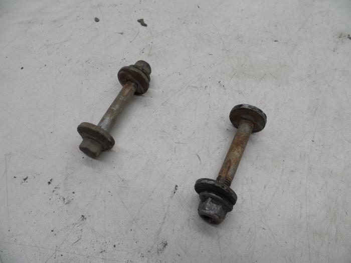 Usagé Kit boulons Volvo S60 II (FS) 2.0 D4 20V Prix € 25,00 Règlement à la marge proposé par Auto Demontage Elferink B.V.