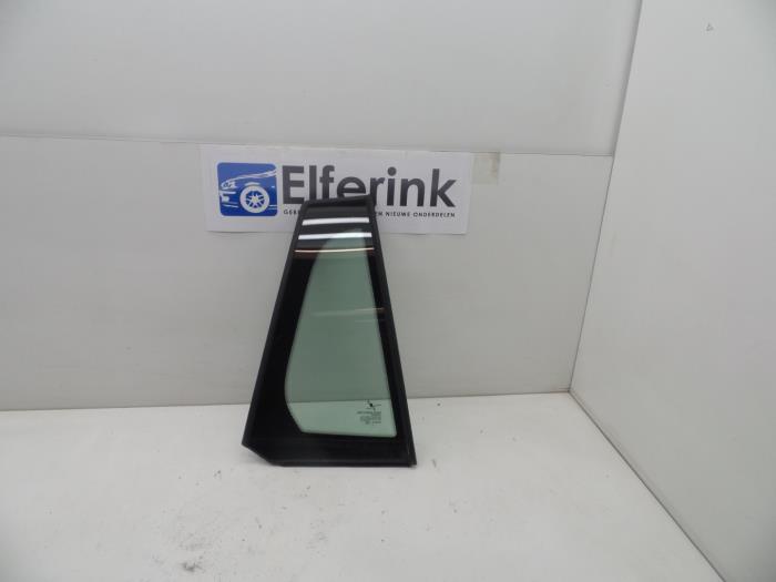 Usados Ventanilla triangular derecha detrás Saab 9-3 Sport Estate (YS3F) 1.8i 16V Precio € 25,00 Norma de margen ofrecido por Auto Demontage Elferink B.V.