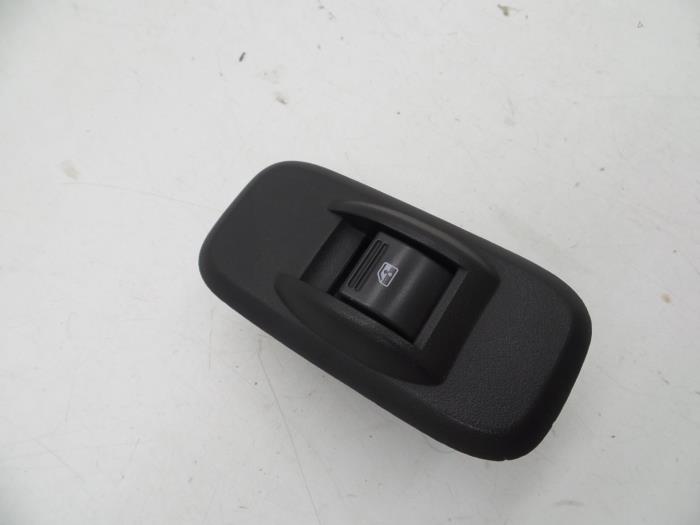Usados Interruptor de ventanilla eléctrica Saab 9-7X 4.2i V6 24V AWD Precio € 25,00 Norma de margen ofrecido por Auto Demontage Elferink B.V.