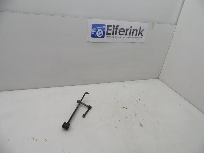 Used Alternator upper bracket Saab 900 I 2.0 i 16V Price € 25,00 Margin scheme offered by Auto Demontage Elferink B.V.