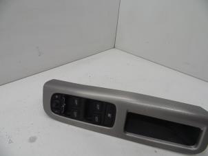 Begagnade Brytare, eldrivna fönster Volvo V50 (MW) 2.0 D 16V Pris € 40,00 Marginaltabell erbjuds av Auto Demontage Elferink B.V.