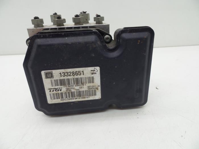 Begagnade ABS-pump Saab 9-5 (YS3G) 2.0 TiD 16V Pris € 60,00 Marginaltabell erbjuds av Auto Demontage Elferink B.V.