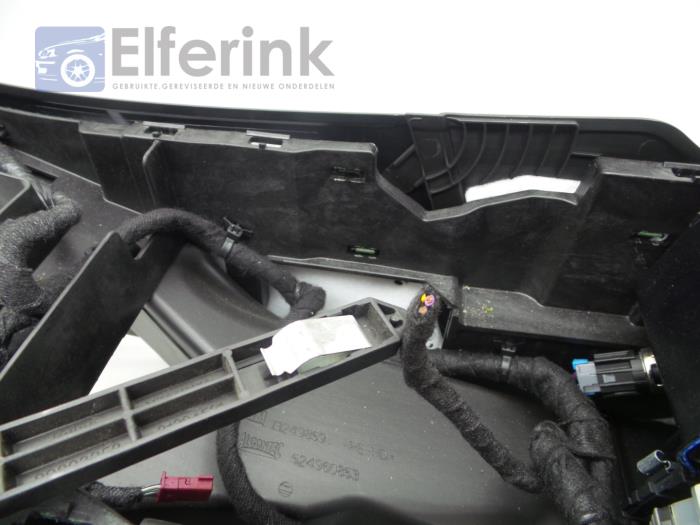 Middle console from a Saab 9-5 (YS3G) 2.0 TiD 16V 2010