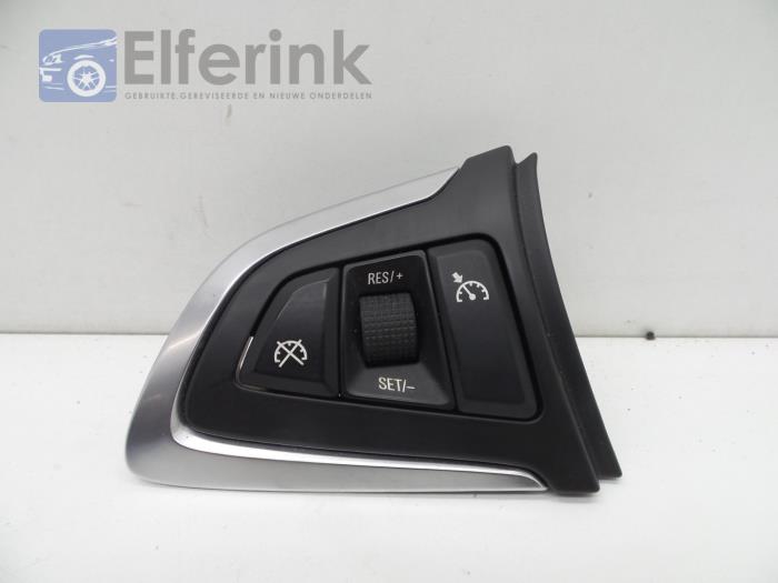 Cruise control switch from a Saab 9-5 (YS3G) 2.0 TiD 16V 2010