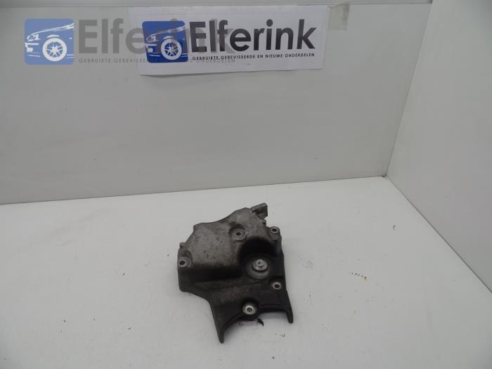 Engine mount from a Saab 9-5 (YS3G) 2.0 TiD 16V 2010