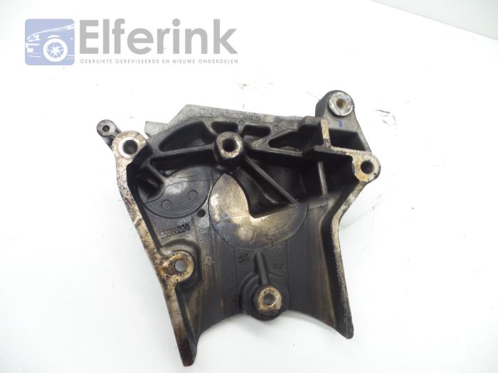 Engine mount from a Saab 9-5 (YS3G) 2.0 TiD 16V 2010