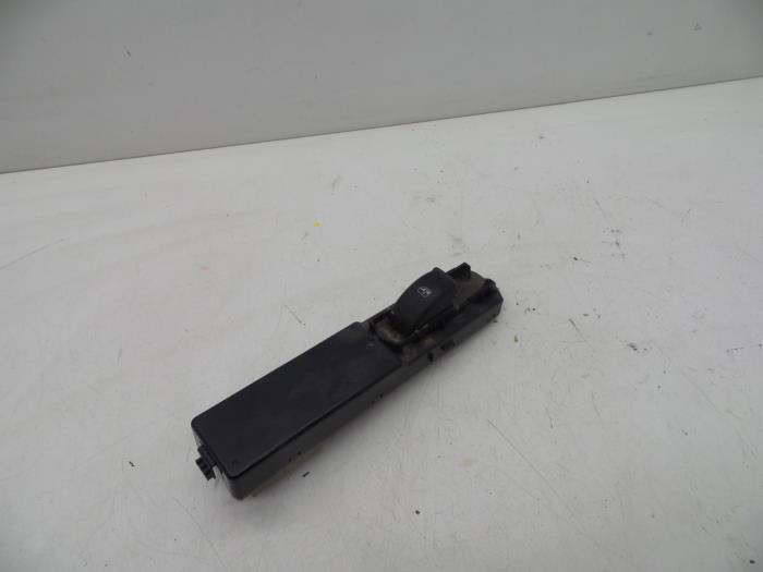 Usados Interruptor de ventanilla eléctrica Saab 9-3 II Sport Sedan (YS3F) 1.8t 16V Precio € 50,00 Norma de margen ofrecido por Auto Demontage Elferink B.V.