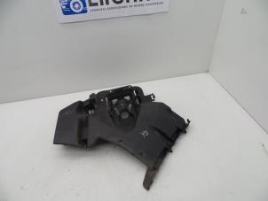 Usados Soporte de parachoques derecha detrás Volvo V40 (MV) 1.6 T2 GTDi 16V Precio € 40,00 Norma de margen ofrecido por Auto Demontage Elferink B.V.