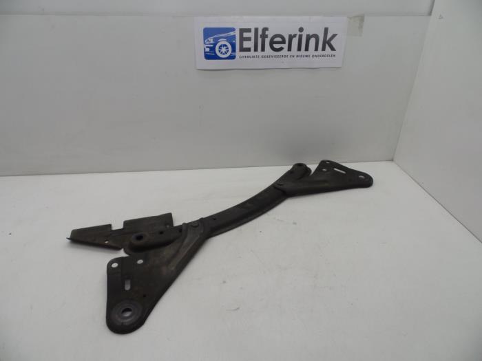 Gebrauchte Motorbalken Volvo V40 (MV) 1.6 T2 GTDi 16V Preis € 75,00 Margenregelung angeboten von Auto Demontage Elferink B.V.