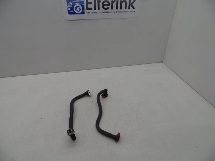 Usagé Conduit de carburant Volvo V40 (MV) 1.6 D2 Prix € 40,00 Règlement à la marge proposé par Auto Demontage Elferink B.V.