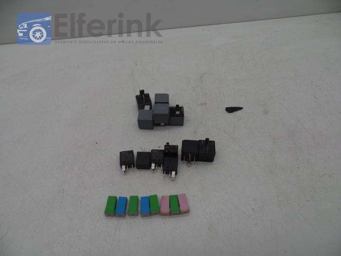 Relay from a Volvo V40 (MV) 1.6 D2 2013