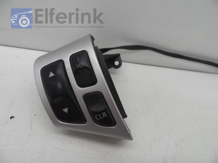 Steering wheel mounted radio control from a Saab 9-5 (YS3E) 1.9 TiD 16V 2006