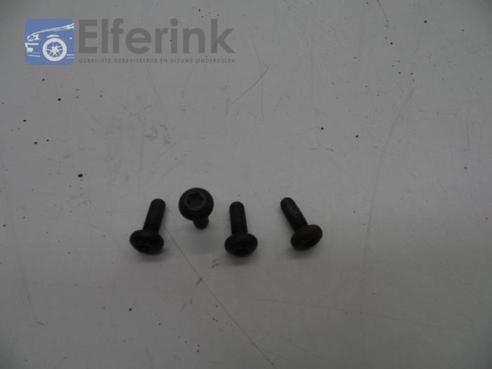 Set of bolts from a Saab 9-5 (YS3E) 2.0t 16V 2002