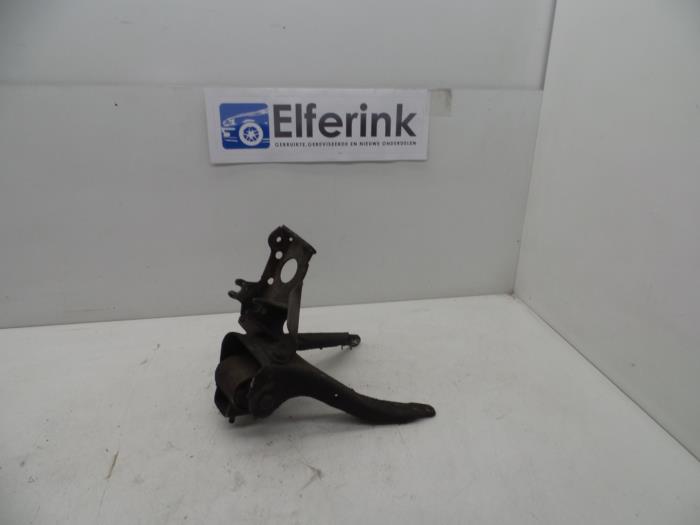 Usagé Support moteur Saab 900 I 2.0 Turbo Prix € 50,00 Règlement à la marge proposé par Auto Demontage Elferink B.V.