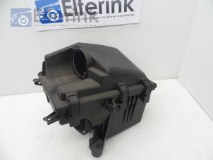 Używane Obudowa filtra powietrza Volvo S80 (TR/TS) 2.4 D5 20V Cena € 40,00 Procedura marży oferowane przez Auto Demontage Elferink B.V.