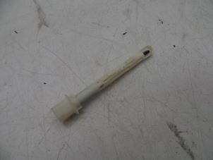Usados Sensor de temperatura interior Saab 9-5 (YS3G) 2.0 TiD 16V Precio € 25,00 Norma de margen ofrecido por Auto Demontage Elferink B.V.