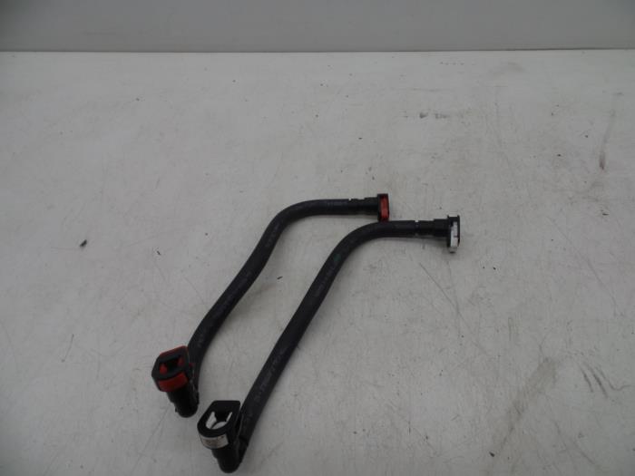 Usagé Conduit de carburant Volvo V40 (MV) 1.6 D2 Prix € 25,00 Règlement à la marge proposé par Auto Demontage Elferink B.V.
