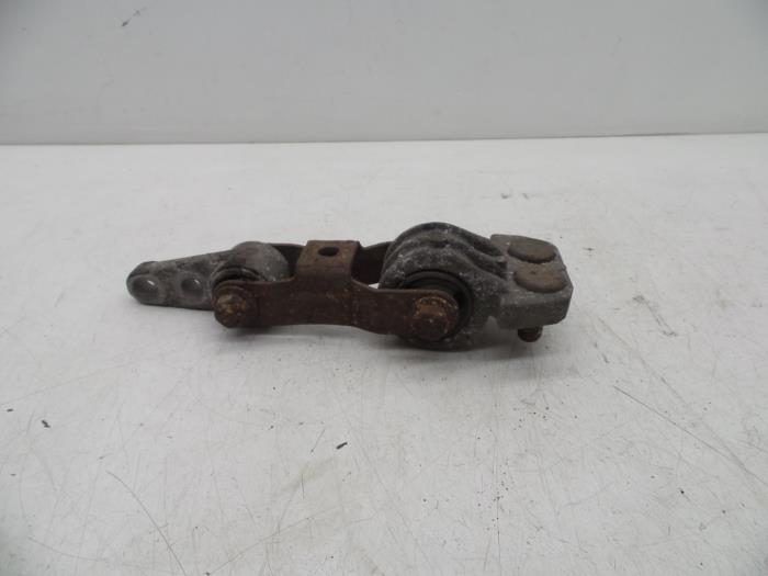 Used Engine mount Volvo 850 Estate 2.5i 20V Price € 25,00 Margin scheme offered by Auto Demontage Elferink B.V.