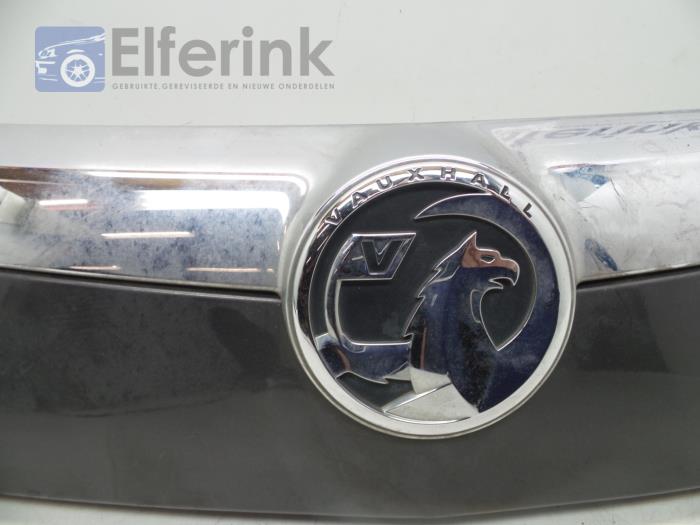 Reflector tail light garnish panel from a Opel Insignia Sports Tourer 2.0 CDTI 16V 130 ecoFLEX 2010