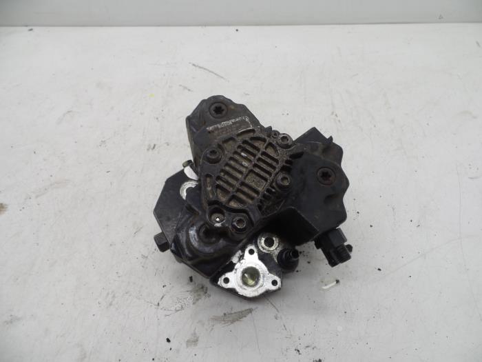 Begagnade Dieselpump Volvo V70 (SW) 2.4 D5 20V Pris € 100,00 Marginaltabell erbjuds av Auto Demontage Elferink B.V.