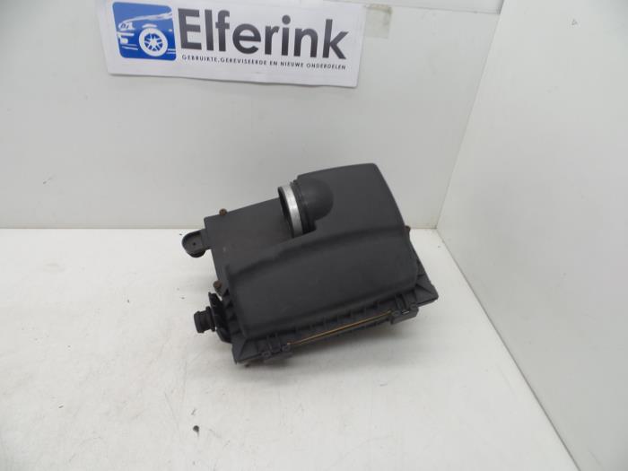 Begagnade Luftfilterhus Saab 9-3 II Sport Sedan (YS3F) 2.2 TiD 16V Pris € 50,00 Marginaltabell erbjuds av Auto Demontage Elferink B.V.