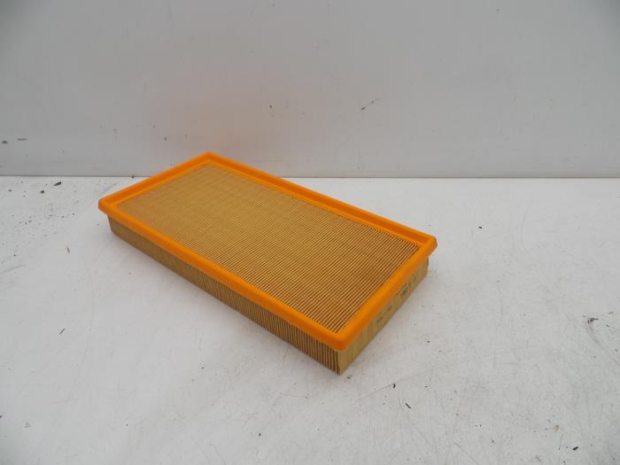 Begagnade Luftfilter Volvo V40 Pris € 25,00 Marginaltabell erbjuds av Auto Demontage Elferink B.V.