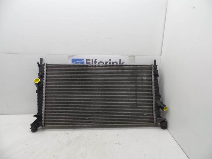 Usagé Radiateur Volvo V50 (MW) 2.0 16V Prix € 50,00 Règlement à la marge proposé par Auto Demontage Elferink B.V.
