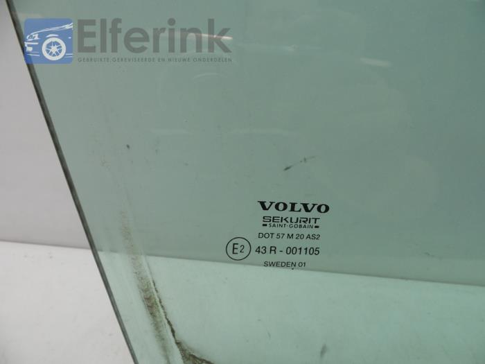 Vitre avant droite d'un Volvo S60 I (RS/HV) 2.4 20V 170 2002