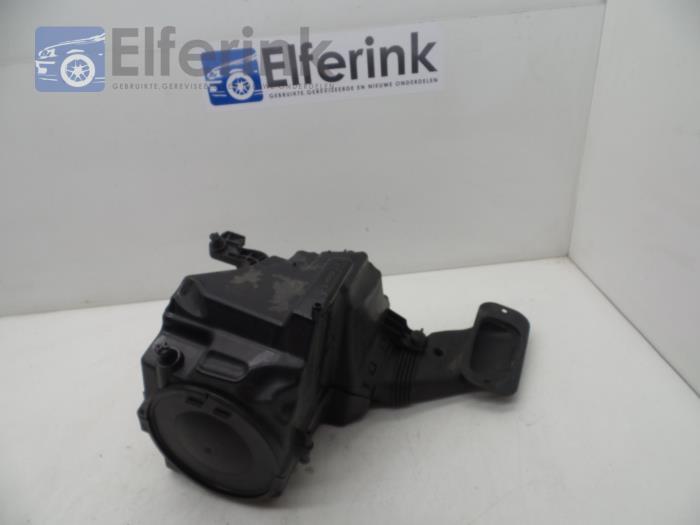 Air box from a Volvo S40 (MS) 1.8 16V 2009