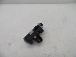 Usados Mecanismo de cerradura de puerta de 4 puertas derecha detrás Opel Meriva 1.8 16V Precio € 50,00 Norma de margen ofrecido por Auto Demontage Elferink B.V.