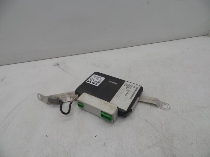 Używane Modul telefoniczny Volvo V70 (SW) 2.4 T 20V Cena € 25,00 Procedura marży oferowane przez Auto Demontage Elferink B.V.