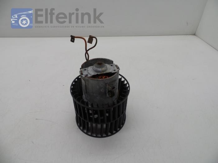 Heating and ventilation fan motor from a Opel Astra F (53/54/58/59) 1.6i 1997
