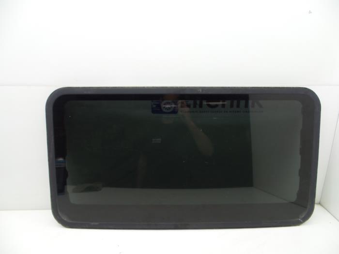 Używane Szyba szyberdachu Saab 9-5 (YS3E) 3.0 t V6 24V Cena € 75,00 Procedura marży oferowane przez Auto Demontage Elferink B.V.