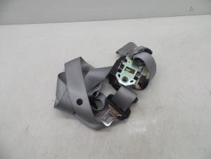 Begagnade Bakre säkerhetsbälte, höger Opel Corsa C (F08/68) 1.2 16V Twin Port Pris € 50,00 Marginaltabell erbjuds av Auto Demontage Elferink B.V.