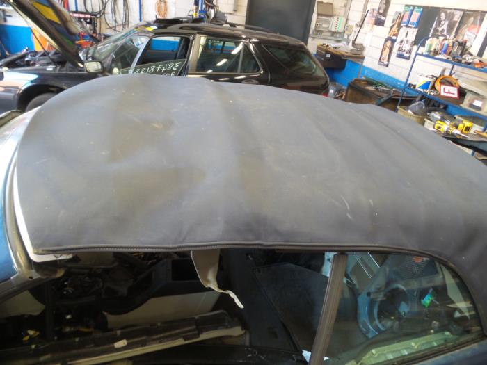 Używane Miekki dach cabrio Saab 9-3 II (YS3F) 1.8t 16V Cena € 250,00 Procedura marży oferowane przez Auto Demontage Elferink B.V.