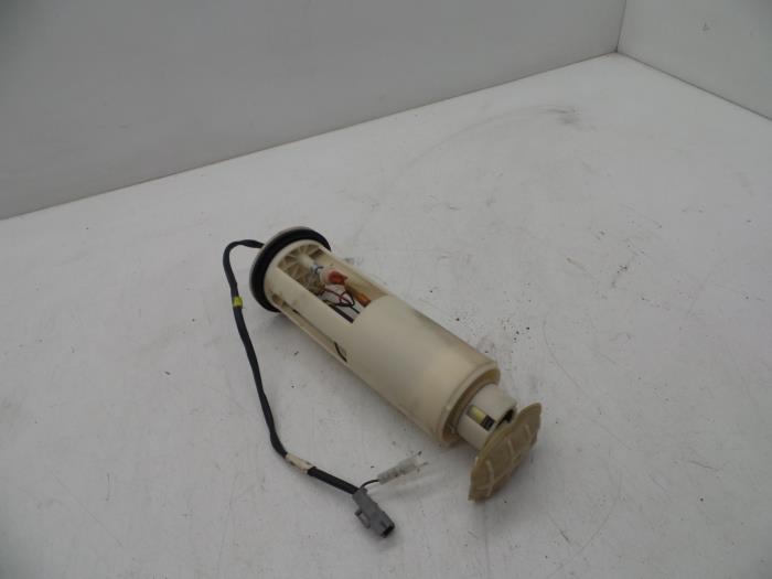 Usagé Pompe essence Volvo V70 Prix € 40,00 Règlement à la marge proposé par Auto Demontage Elferink B.V.