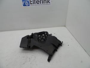 Usados Soporte de parachoques derecha detrás Volvo V40 (MV) 1.6 D2 Precio € 40,00 Norma de margen ofrecido por Auto Demontage Elferink B.V.