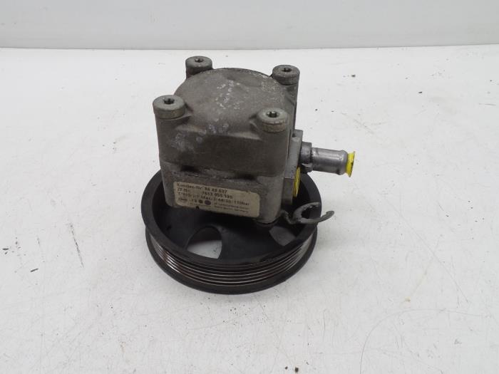 Usagé Pompe de direction Volvo V70 (SW) 2.5 D Prix € 125,00 Règlement à la marge proposé par Auto Demontage Elferink B.V.