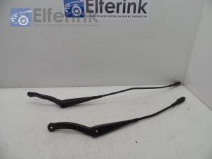 Used Front wiper arm Opel Corsa D 1.4 16V Twinport Price € 25,00 Margin scheme offered by Auto Demontage Elferink B.V.